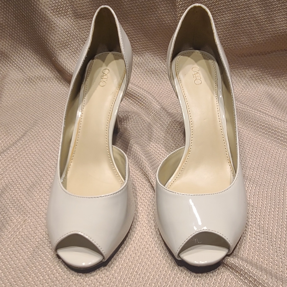 Kitten heel pumps